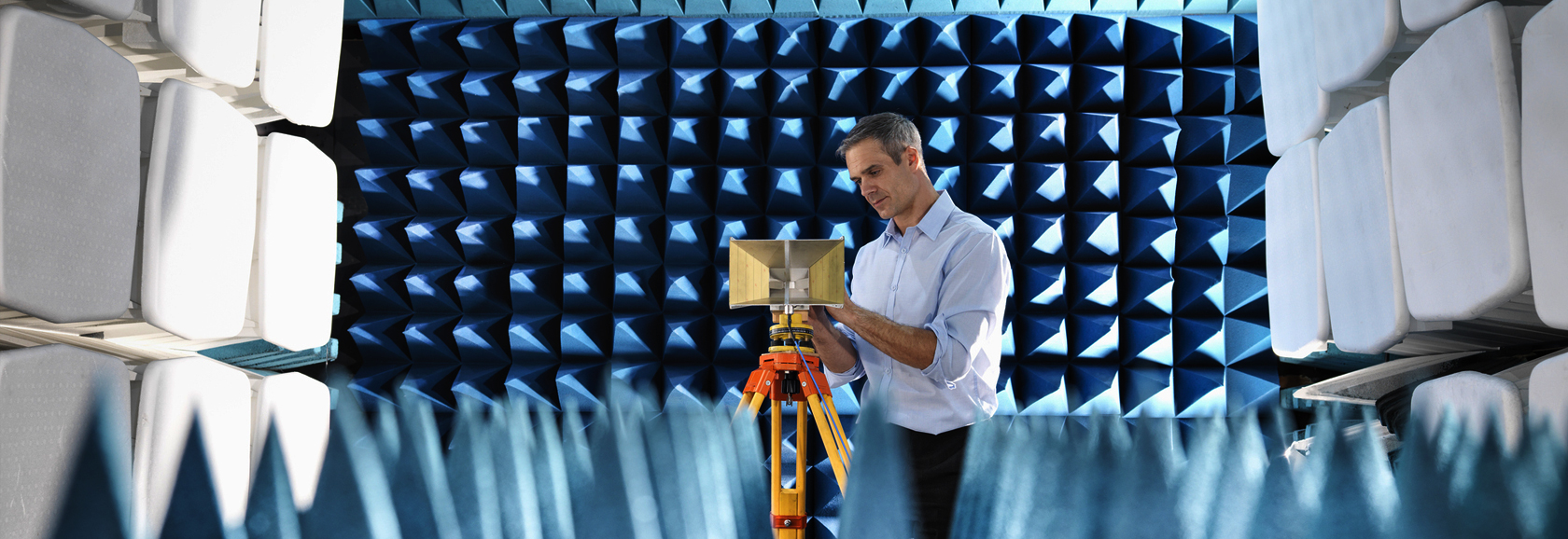 testing 4g and 5g antennas in anechoic chamber